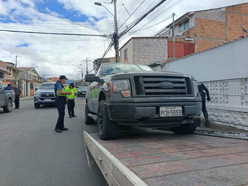 La noche del miércoles, 4 de junio de 2025, a las 23:56, mediante una alerta del Consejo de Seguridad Ciudadana, se informó sobre una camioneta marca Ford, con placa PBC-5659, que descendió por las escalinatas, infringiendo gravemente las normas de tránsito y poniendo en riesgo la seguridad ciudadana.