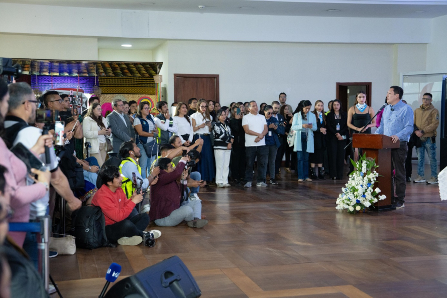 El aeropuerto Mariscal La Mar marcó un hito en la conectividad del Austro con el despegue de su primer vuelo comercial hacia las Islas Galápagos. Esta ruta que la opera LATAM Ecuador con dos frecuencias semanales, es el resultado de una gestión estratégica liderada por el alcalde de Cuenca, Cristian Zamora y la Corporación Aeroportuaria de Cuenca (CORPAC).