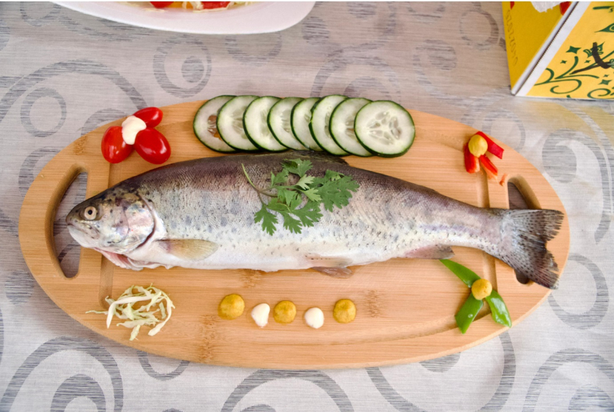 El Parque de San Sebastián fue escenario, este sábado 4 de abril de 2026, de la exitosa tercera edición del Banquete de la Trucha, un evento que reunió a restaurantes, emprendimientos y chefs locales de la ruralidad, consolidando a Cuenca como un referente del turismo gastronómico sostenible.