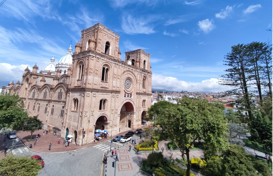 La ciudad de Cuenca, reconocida por su riqueza patrimonial y cultural, participará por primera vez en la Feria Gastronómica Raíces, el evento culinario más importante del país, que se desarrollará del 24 al 27 de julio en el Centro de Convenciones Simón Bolívar – Expoplaza, en Guayaquil.