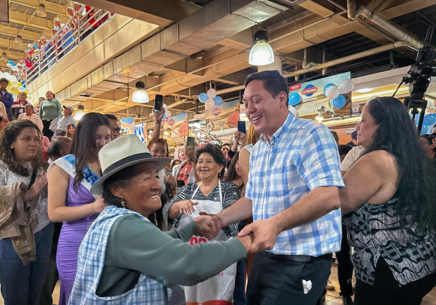 En un ambiente de confraternidad se inauguró la nueva zona de venta de ceviches del mercado 9 de Octubre, que fue remodelada en un trabajo conjunto entre la Alcaldía de Cuenca y los comerciantes. El acto se desarrolló como parte de las actividades y la sesión conmemorativa por los 93 años de creación del centro de abastos. 