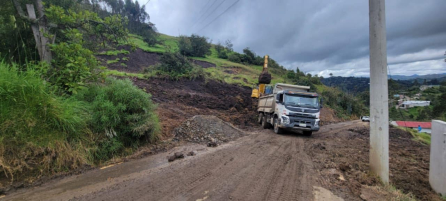 Ante las distintas afecciones suscitadas en el Cantón, la Alcaldía de Cuenca desplegó recursos técnicos y operativos para atender y solventar las necesidades de los residentes de las zonas afectadas.