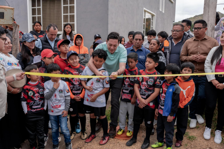 La Corporación Municipal, a través de la empresa pública ETAPA EP, cumple con más obras para Cuenca como parte de las 101 propuestas del alcalde Cristian Zamora, a través de la dotación de obras de alcantarillado sanitario y conexiones de agua potable para varias familias del sector Apangoras Alto de la parroquia Nulti.