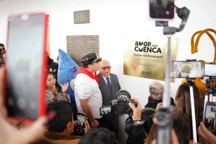 La construcción del primer Hospital Municipal de la Ruralidad en El Valle registra un 70% de avance y se encuentra ya en la etapa de acabados. Actualmente, se trabaja en la colocación de ventanales, pisos de vinil, mobiliario, ascensores y puertas, detalles que darán forma definitiva a esta obra de la administración 2023-2027.