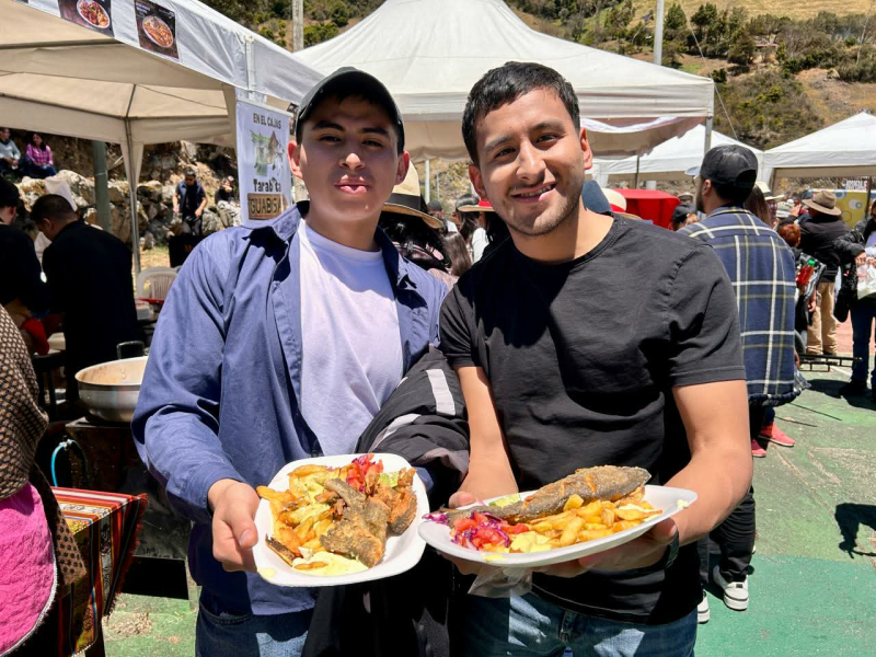 Gastronomía, naturaleza, deporte y emprendimiento se unieron en la séptima edición del Festival de la Trucha de Migüir, parroquia Molleturo, una iniciativa que congregó a turistas y visitantes y que permitió poner en valor los atractivos de la ruralidad cuencana.