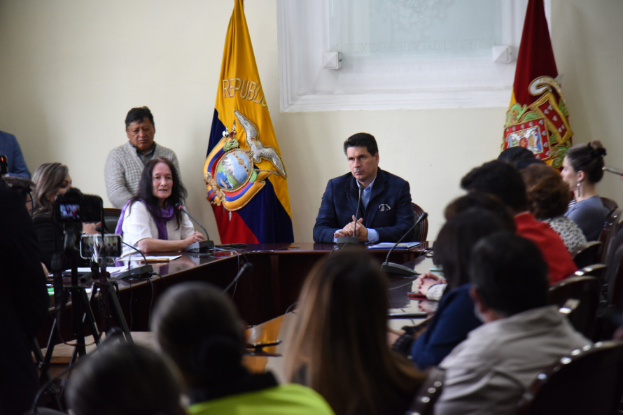 Mesa Cantonal para la Erradicación de la Violencia de Género exhorta a fortalecer acciones, informa alcalde Pedro Palacios como Presidente de la Mesa.