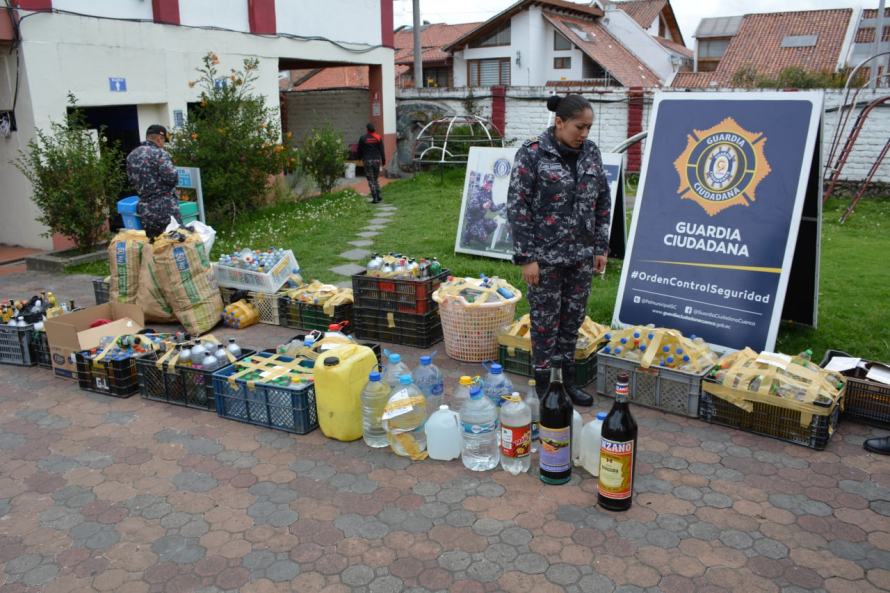 670 litros de alcohol decomisados en los espacios públicos fueron destruidos por la Guardia Ciudadana