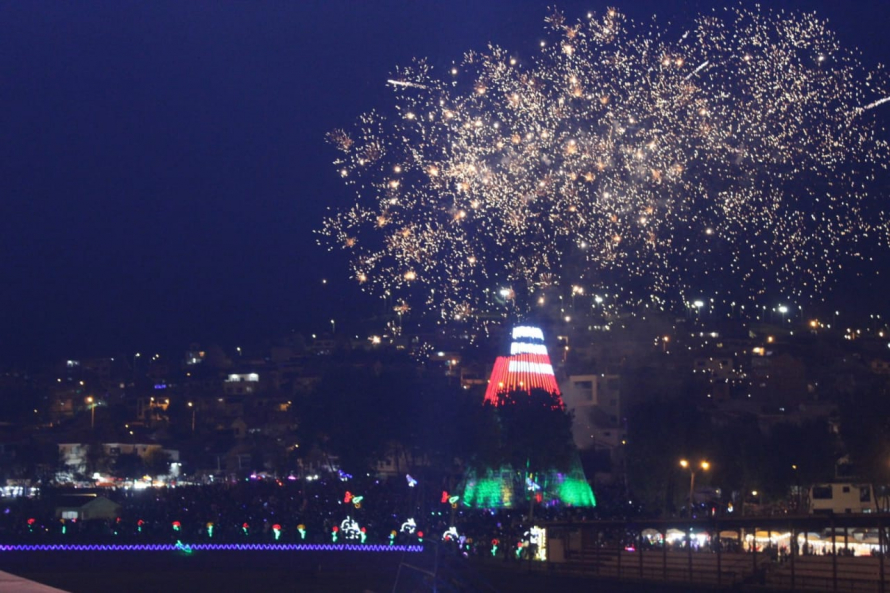  Cuenca encendió el Árbol de Navidad más grande del país