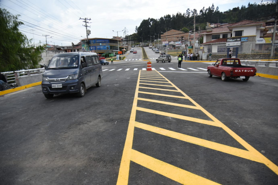 Municipalidad de Cuenca habilita tránsito vehicular por el Puente La Compañía