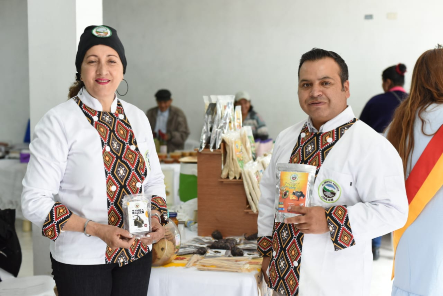 La  música y gastronomía fueron parte de la inauguración del nuevo mercado agroecológico El Cajas, que se concreta por gestiones de las productoras sayauseñas del grupo Asociación “Llankaq warmi”, con el apoyo de la empresa Municipal de Desarrollo Económico (EDEC EP), de implementar más espacios, que incentiven el desarrollo local, enfocado al crecimiento productivo.