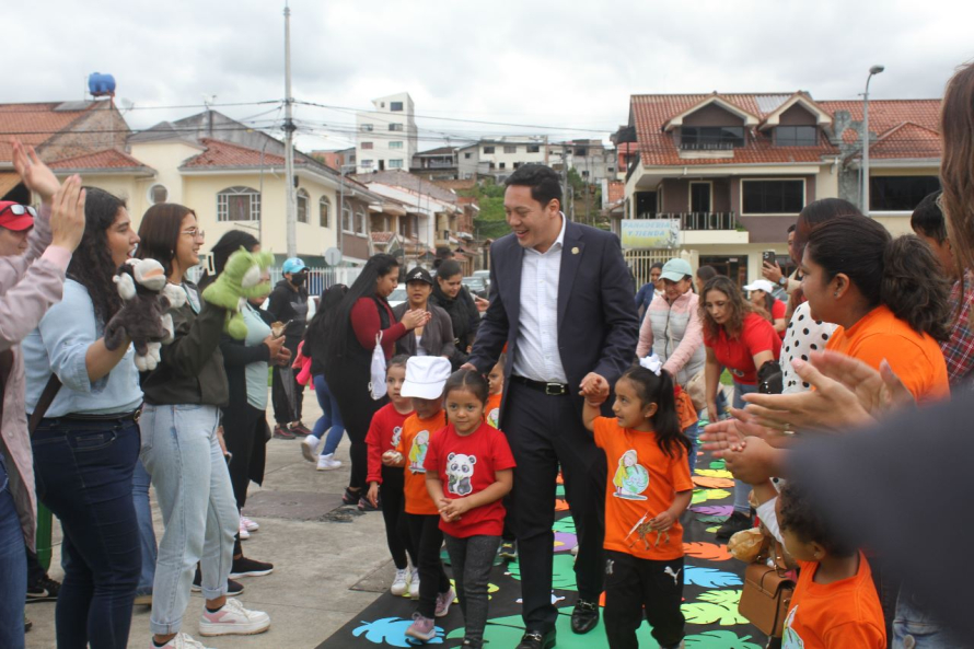 Con fiesta de alegría y derechos Cuenca celebra el Día del Niño