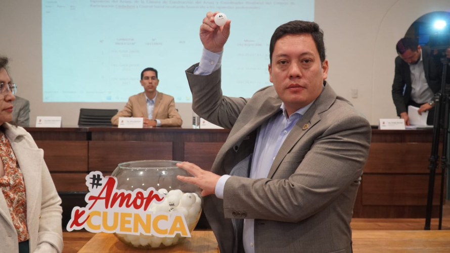 Alcaldía de Cuenca garantiza transparencia en los contratos de fiscalización mediante sorteo