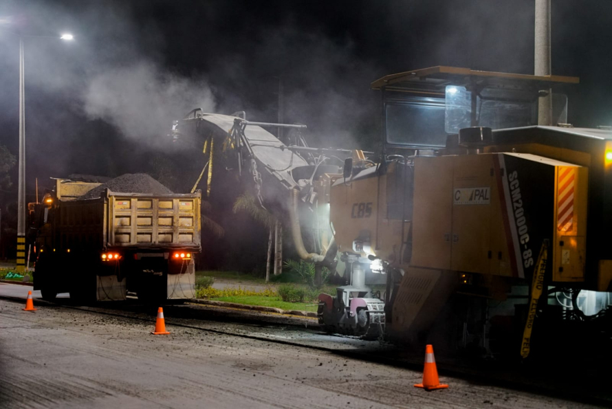 Con la finalidad de causar el menor número de molestias a los ciudadanos, la Alcaldía de Cuenca dispuso que las obras de repavimentación en la Av. de Las Américas, desde la Av. Turuhuayco hasta el sector del Hospital del Río, se ejecuten desde las 20:00 hasta las 05:00