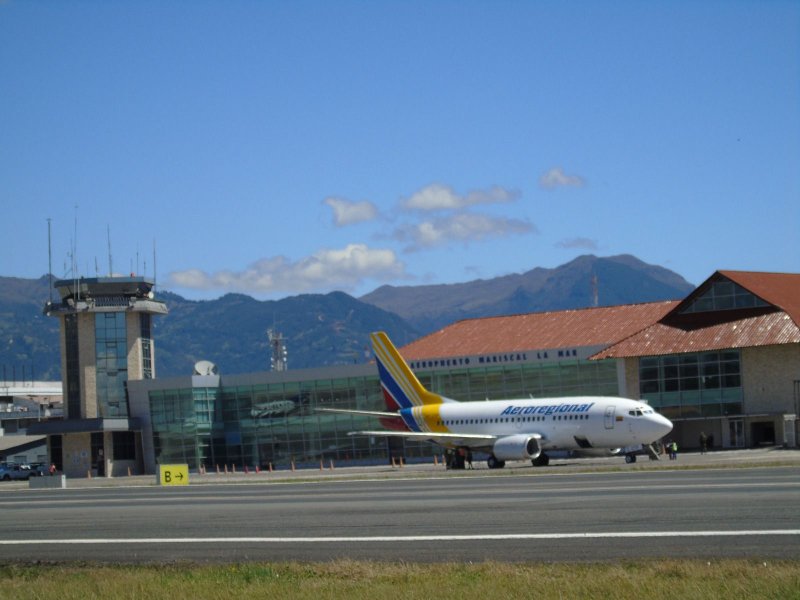 Tres aerolíneas ofertan 54 vuelos para este feriado en el aeropuerto Mariscal La Mar