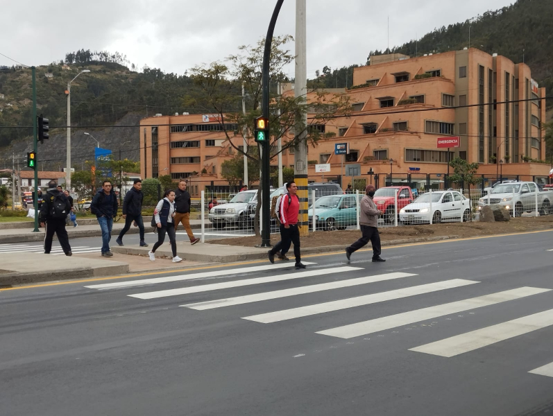Nuevo cruce peatonal en las Américas y Autopista Azogues-Cuenca