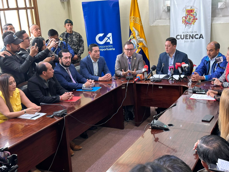 El alcalde de Cuenca, Ing. Cristian Zamora, firmó un importante convenio, con Juan Zapata, Ministro del Interior, la Corporación Aeroportuaria de Cuenca y el Consejo de Seguridad Ciudadana, para la Internacionalización del aeropuerto Mariscal La Mar, la Operación del Aeropolicial y Antinarcóticos en Cuenca.