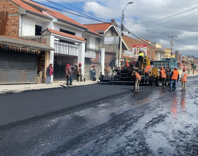 Municipio de Cuenca pavimenta 60  calles en la Parroquia Totoracocha