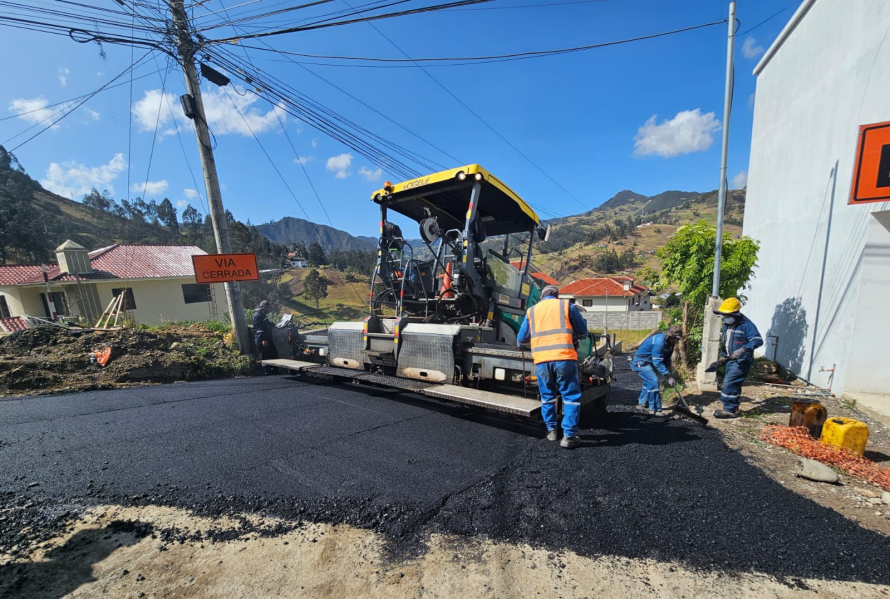 Municipio de Cuenca interviene 1.4 km de vías en la parroquia Cumbe