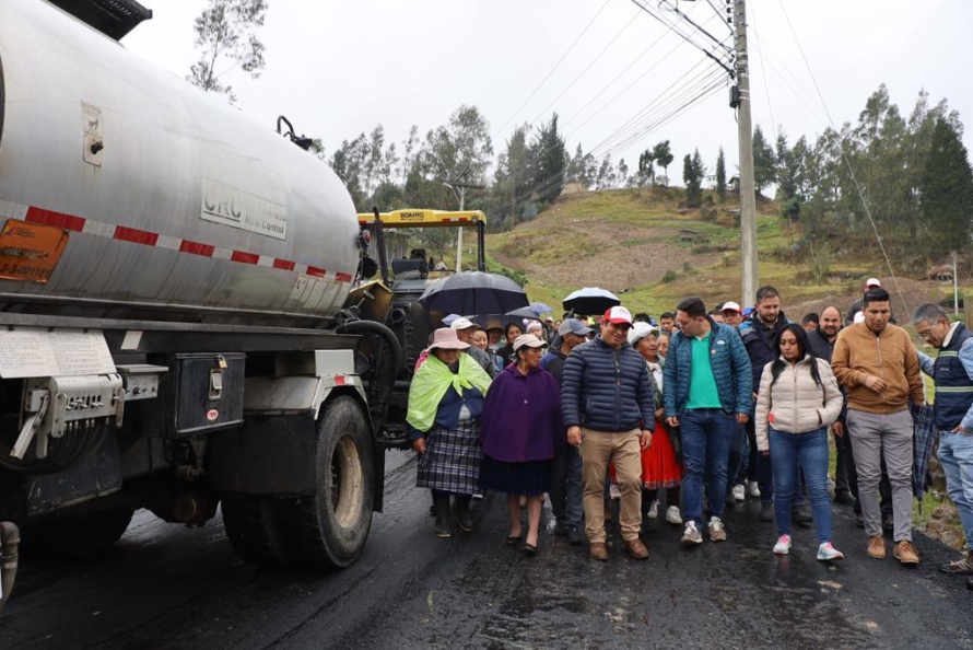 Alcalde Cristian Zamora recorre y entrega  obras