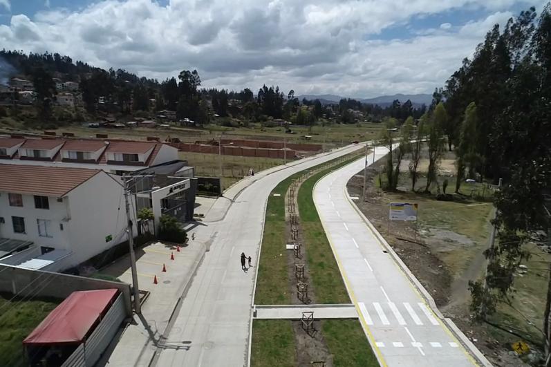 Municipio de Cuenca  concluyó pavimentación rígida de 1.413m de la Av. De Los Migrantes