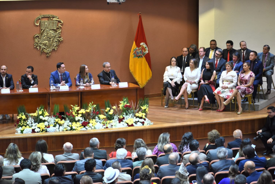 Alcalde Cristian Zamora enfatiza acciones para construir una Cuenca Humana en Sesión Solemne