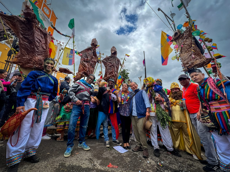 Un desfile con la participación de las comunidades de El Valle abrió este domingo las festividades de Carnaval en esa parroquia.