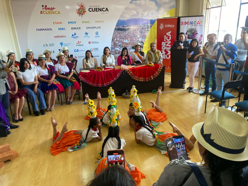   La presentación oficial de las ocho candidatas a “Reina y Cholita Sinincayense 2024”, con motivo de las celebraciones por los 171 años de parroquialización, se cumplió la mañana de este lunes, en la Sala de Prensa Municipal.