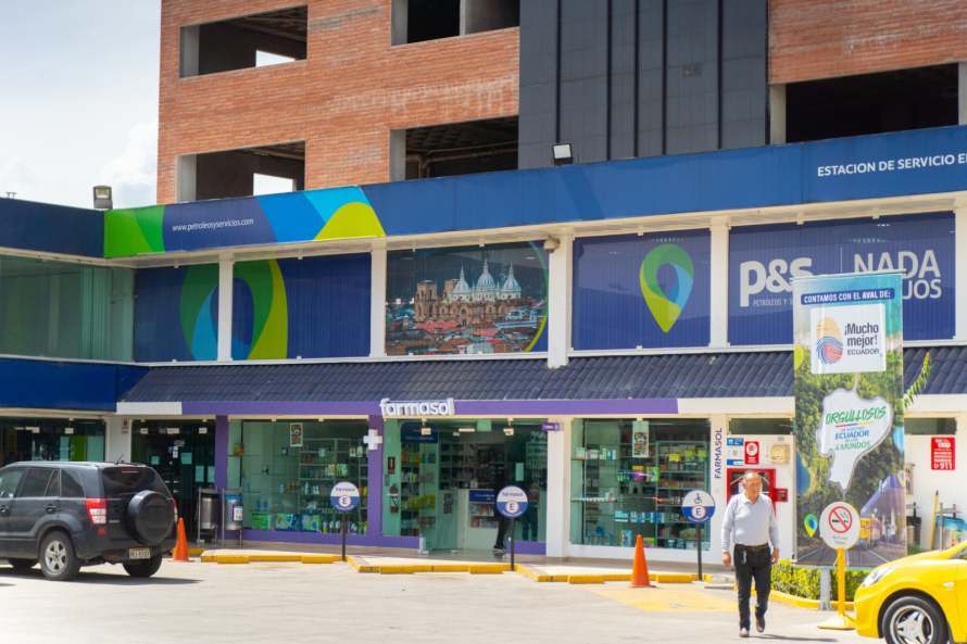 La Alcaldía de Cuenca a través de su empresa Farmasol EP abre las puertas de una nueva sucursal, Farmasol Las Américas, ubicada en la Av. De Las Américas y Antonio Lloret de Bastidas, en la estación de servicio El Arenal. 