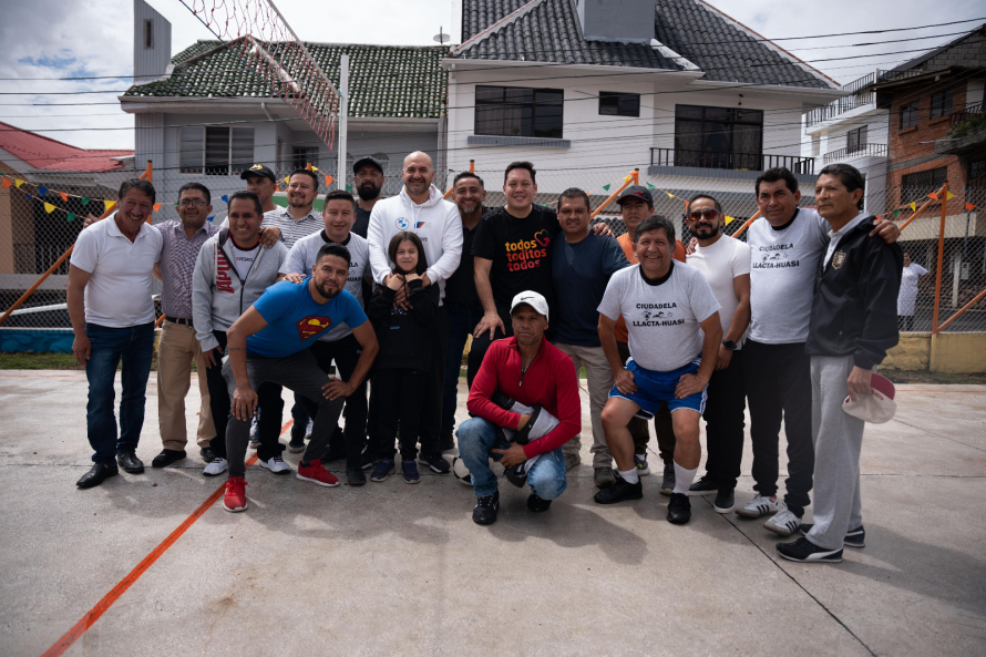 Alcalde Cristian Zamora inaugura parque y calles en el barrio Llacta Huasi