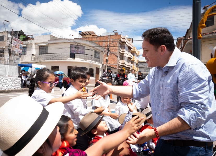 En una mañana llena de sol, con un programa cargado de alegría y de bailes infantiles se inauguró el parque La Merced, conocido también como “Jerónimo Miguel”, ubicado en la parroquia El Vecino, con una inversión superior a los 31 mil dólares y que forma parte del Programa “Parques de Bolsillo”.