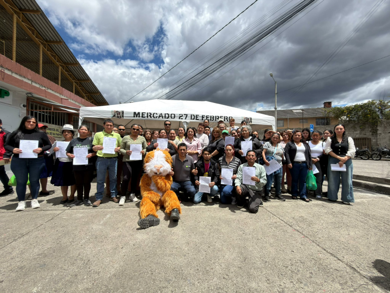 Durante años se mantuvo una problemática relacionada con la falta de renovación y regularización de contratos de los comerciantes en los mercados de la ciudad; en algunos casos, por más de una década.