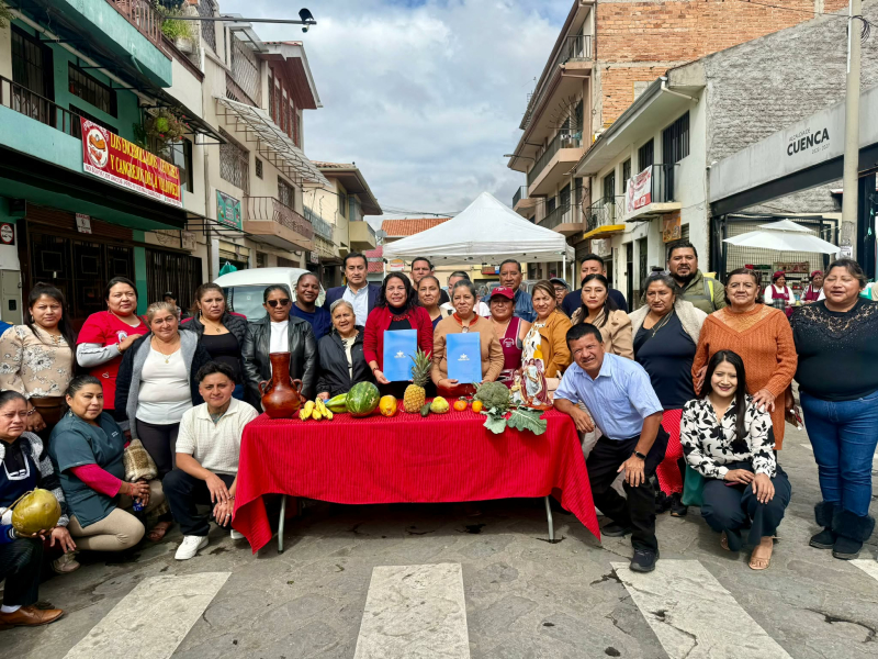 La Alcaldía de Cuenca organiza la VI edición del “Viernes Cusni” para que los comerciantes de los mercados, centros de compras, plazas y plataformas puedan mejorar sus ventas con diferentes promociones a los clientes.