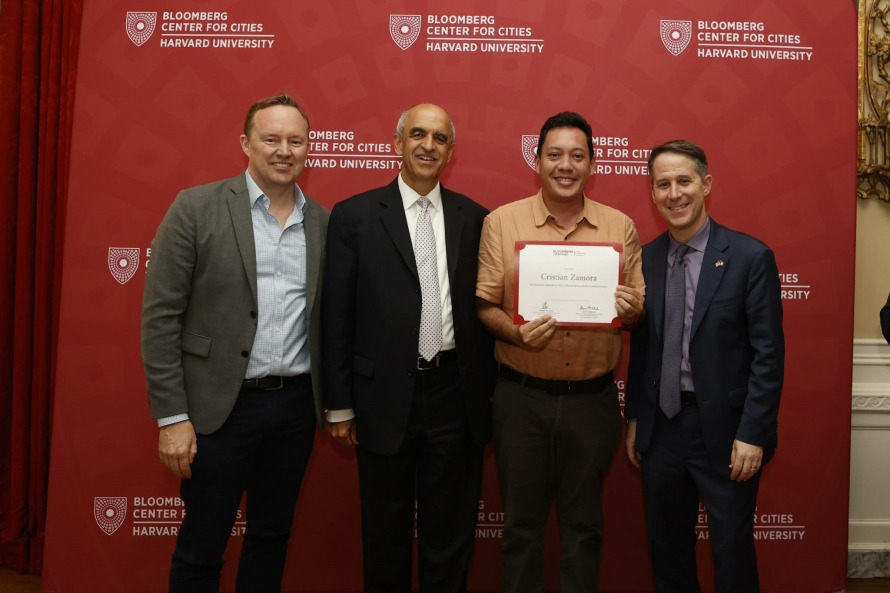 El 15 de abril de 2026, el Alcalde de Cuenca, Cristian Zamora, finalizó con éxito el programa de liderazgo para gobiernos locales "Bloomberg Harvard City Leadership Initiative". Este programa es el curso académico dirigido a alcaldes y alcaldesas más prestigioso del mundo. Es financiado en su totalidad por Bloomberg Philantropies, una fundación del ex Alcalde de Nueva York, Michael Bloomberg.