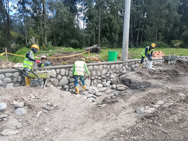 El Municipio de Cuenca, a través de la Unidad Ejecutora de Proyectos, ejecuta la pavimentación rígida del último tramo de la Av. de Los Migrantes, en una longitud de 301 metros y con una inversión de USD 287.772.