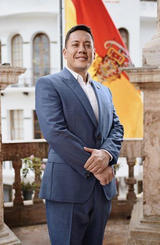 El alcalde de Cuenca, Cristian Zamora, lideró un dialogo con la prensa en la ciudad de Quito, y junto al alcalde, Pabel Muñoz; el presidente de CONAGOPARE Pichincha, Andrei Iza; y los prefectos de Azuay y Pichincha, Juan Cristóbal Lloret y Paola Pavón, encabezo la rueda de prensa donde se pronunciaron públicamente sobre la propuesta de reforma al Código Orgánico de Organización Territorial, Autonomía y Descentralización (COOTAD), que actualmente se debate en la Asamblea Nacional.