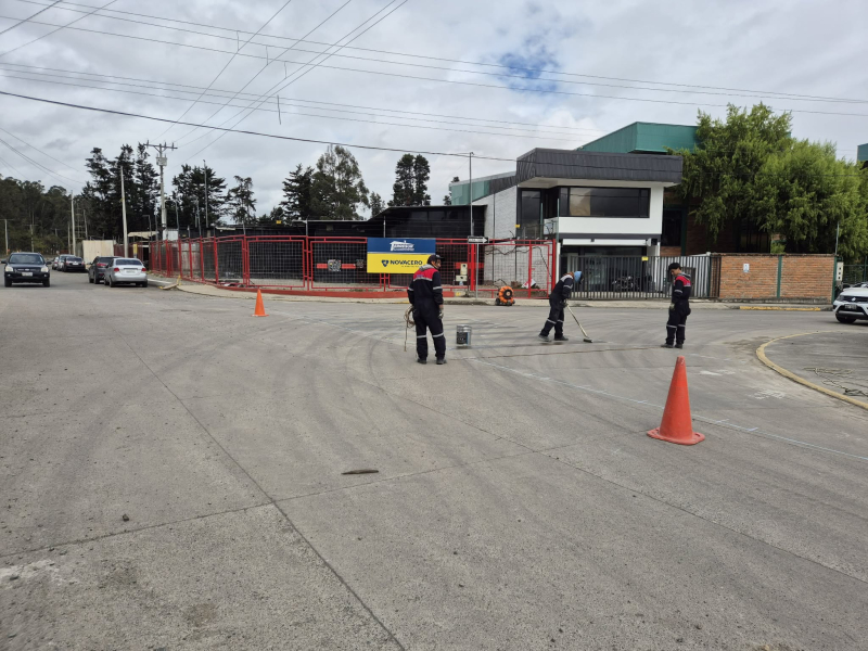 La Alcaldía de Cuenca, a través de la Dirección de Gestión de Movilidad, informa a la ciudadanía que, a partir del lunes 6 de julio de 2026, la calle Cuzco permanecerá cerrada al tránsito vehicular durante aproximadamente 60 días debido a los trabajos del intercambiador del IESS.