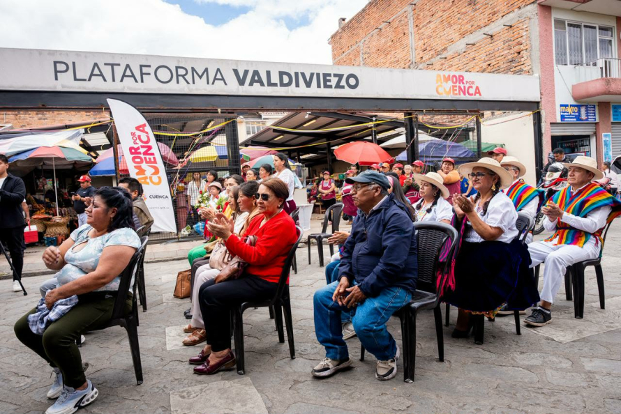 Con presencia de comerciantes de varias asociaciones y autoridades, la mañana y tarde de este jueves se cumplió la ceremonia conmemorativa por el primer aniversario de la Plataforma Valdiviezo.