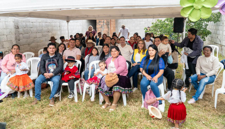 El Municipio de Cuenca inauguró el nuevo Centro de Educación Inicial Municipal (CEIM) La Floresta, un espacio destinado a fortalecer la atención integral de la primera infancia y garantizar entornos seguros, inclusivos y de calidad para niños y niñas en situación de vulnerabilidad.