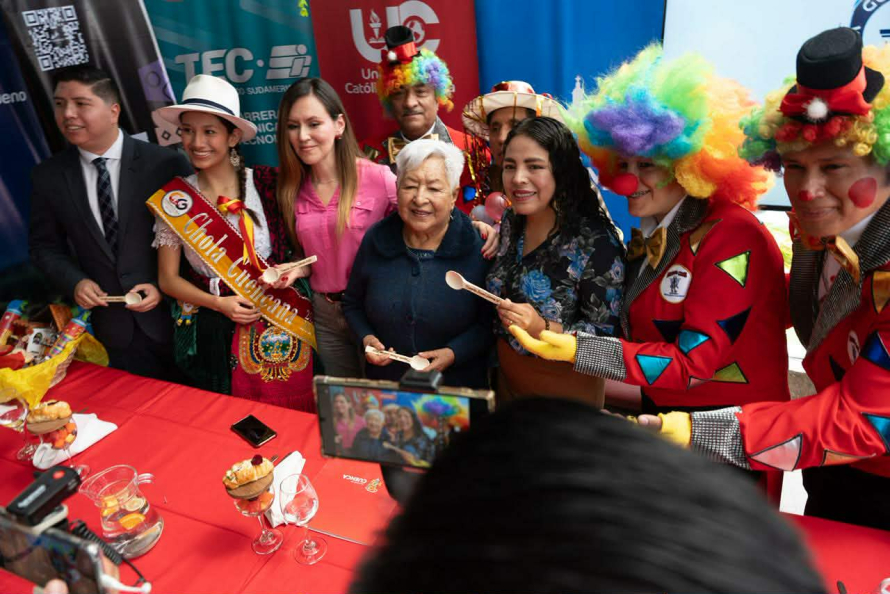 En un hito sin precedentes para la gastronomía ecuatoriana, Cuenca se prepara para conquistar el Récord Mundial Guinness con la elaboración de 9,500 platos de "El Mote Pata más grande del Mundo". El evento, que celebra su tercera edición, se llevará a cabo el próximo sábado 14 de febrero de 2026 en la Plaza de San Francisco a partir de las 10:00, consolidando a la "Atenas del Ecuador" como un referente culinario global.