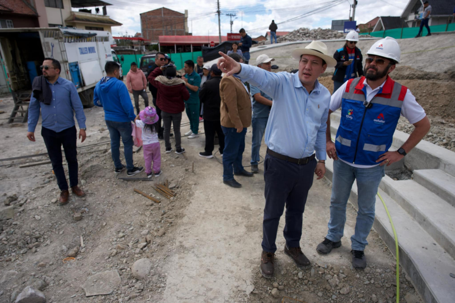 El alcalde de Cuenca, Cristian Zamora, recorrió la obra de construcción del Parque La Cuadra, ubicado en el centro parroquial de Baños, en la intersección de la avenida Ricardo Durán y la calle 24 de Diciembre. 