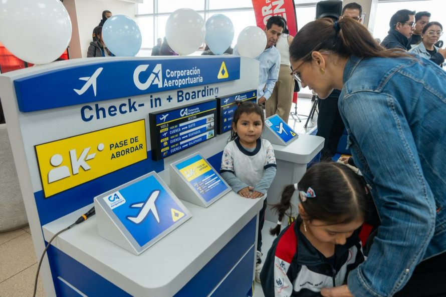 El Aeropuerto Mariscal La Mar inaugura moderna zona lúdica para la comunidad  de los más pequeños