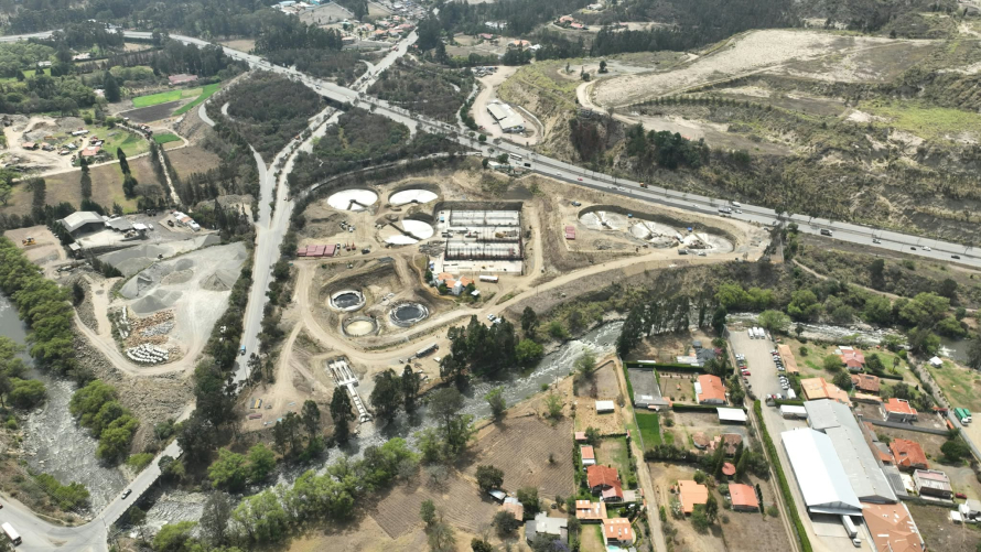 La construcción de la Planta de Tratamiento de Aguas Residuales (PTAR) Guangarcucho registra un avance del 20 %. Así lo constataron las autoridades municipales en un recorrido realizado este martes