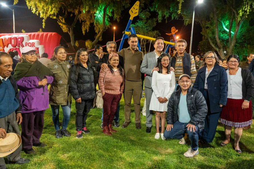 Esta noche, en el Parque La Quebrada del Salado (calles Juan Larrea Guerrero y Manuelita Cañizares), el Gobierno Autónomo Descentralizado Municipal de Cuenca presentó oficialmente el proyecto “Iluminación por la Seguridad”, una intervención que fortalece el uso seguro y responsable de los espacios públicos del cantón.