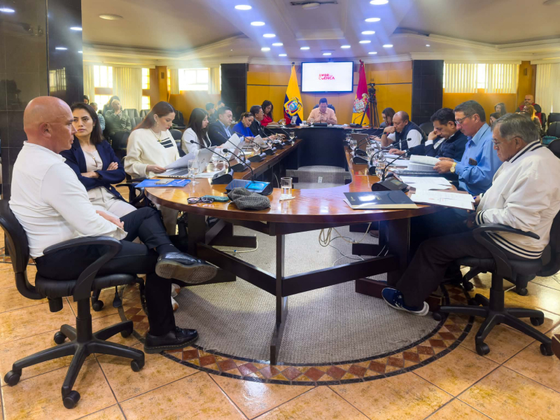  El Concejo Cantonal de Cuenca aprobó en segundo debate la “Ordenanza que sanciona el Plan Maestro Sectorial: Vial, de Equipamientos y de Espacios Públicos correspondientes a los PITS O-23 y O-24”, así como la reforma a la ordenanza que regula el uso, gestión y aprovechamiento del suelo urbano y rural del cantón. 