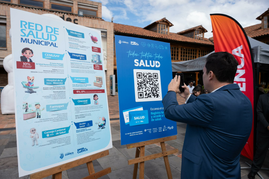En el Portal Artesanal del EDEC EP., se lanzó la Tarjeta Municipal de Salud “Todos, toditos, todos”, una iniciativa impulsada por la Alcaldía de Cuenca para facilitar y ampliar el acceso de la ciudadanía a los servicios de la Red de Salud Municipal, garantizando una atención justa, oportuna y a precios solidarios.
