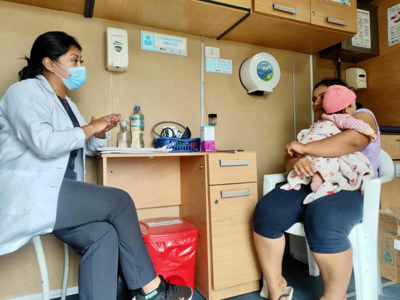 Brindar atención en medicina general y odontología a los comerciantes de los mercados y plataformas es el objetivo de la campaña de salud, organizada por la Alcaldía de Cuenca con Acción Social Municipal y la Dirección de Mercados y Comercio Autónomo.