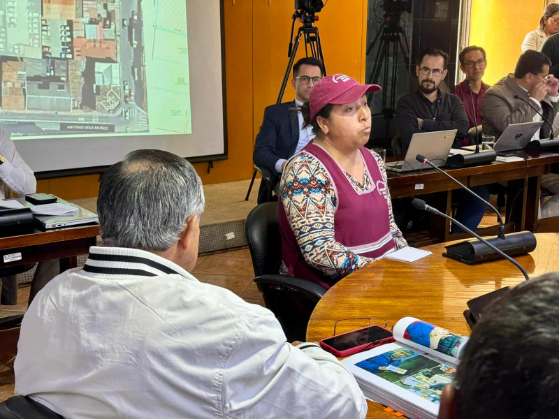 El Concejo Cantonal de Cuenca, presidido por el alcalde de Cuenca, Cristian Zamora, resolvió favorablemente sobre la afectación por obra pública para equipamiento de abastecimiento, para la reubicación de comerciantes autónomos, con lo que continúa el proceso para la construcción de un nuevo espacio que les brindará espacios dignos de trabajo.