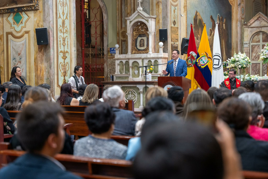 Hace 26 años la UNESCO declaró a Cuenca como Patrimonio Cultural de la Humanidad, bajo este contexto el Concejo Cantonal el pasado viernes 21 de noviembre en sesión extraordinaria dirimió la presea “Cuenca Patrimonio Cultural de la Humanidad” 2025, como el máximo reconocimiento que otorga el cantón a quienes custodian y enriquecen su legado histórico y cultural.