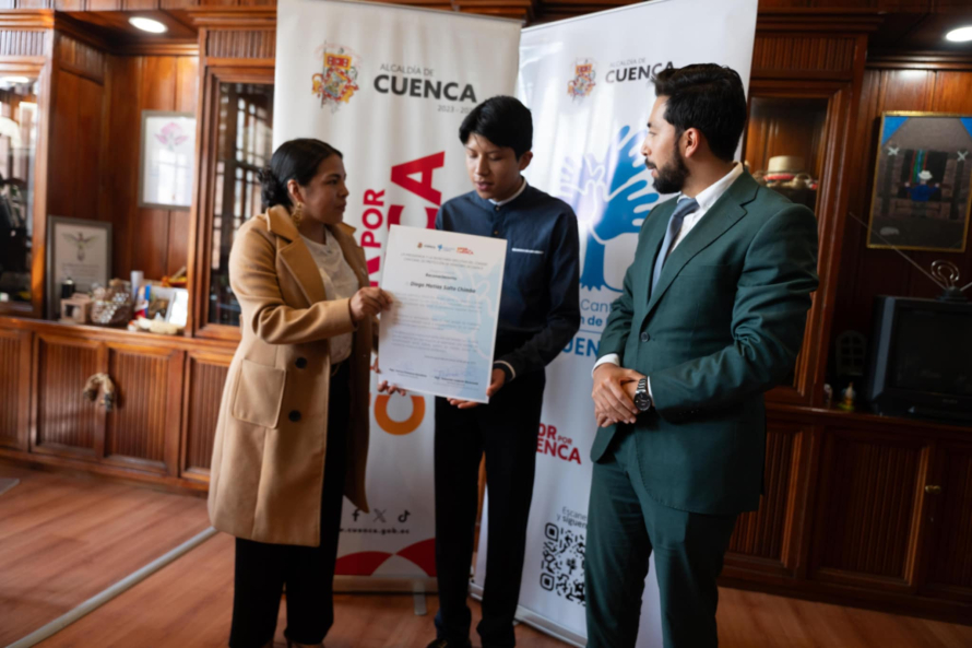 Con entrega de certificado el Consejo Cantonal de Protección de Derechos respalda la  libertad de expresión de un estudiante