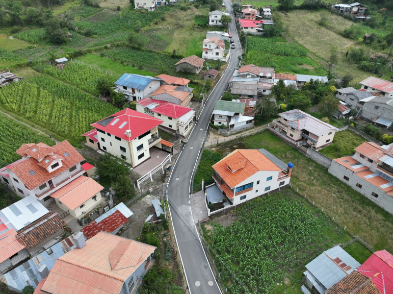 La Alcaldía de Cuenca en coordinación con el Gobierno Autónomo Descentralizado Parroquial de Chiquintad, entregó importantes obras ejecutadas con  Presupuesto Participativo, fortaleciendo el desarrollo vial y comunitario de la parroquia.